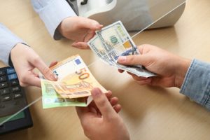 How to Overcome Currency Exchange Challenges When Saving Abroad